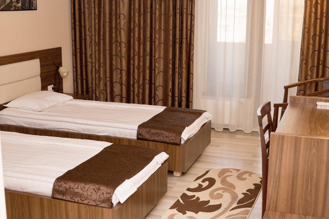 Complex Azar Hotel Galac Kültér fotó