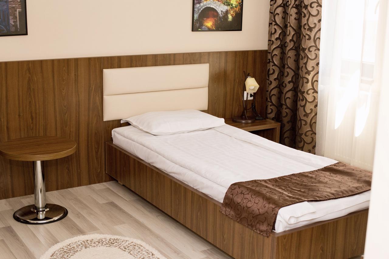 Complex Azar Hotel Galac Kültér fotó